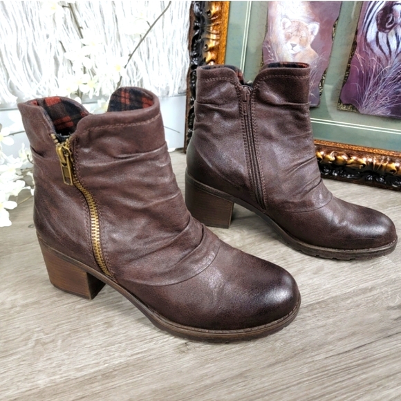 Bare Traps Dixie booties, size 8 - Picture 2 of 7